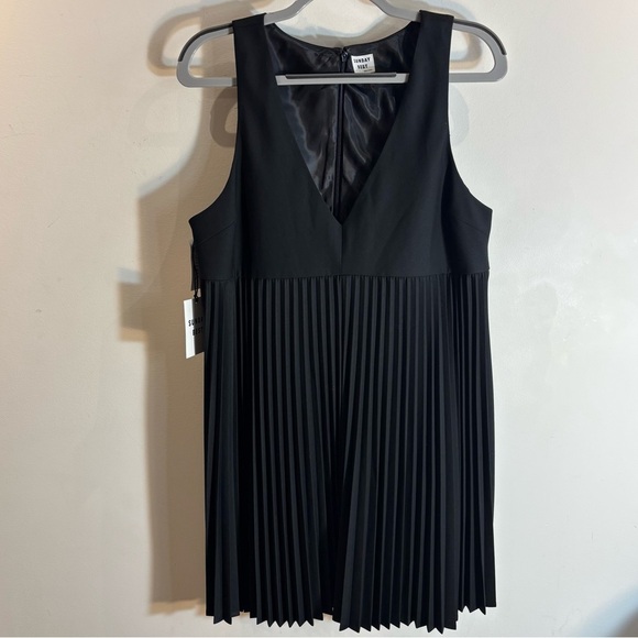 SUNDAY BEST Sz L Trish Dress Lined Pleated Deep V-Neck by Aritzia NEW WITH TAGS - Picture 3 of 14